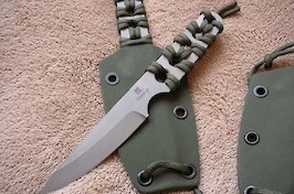 Neck Knife in RWL34 and paracord wrap Neck Knife in RWL34 and paracord wrap